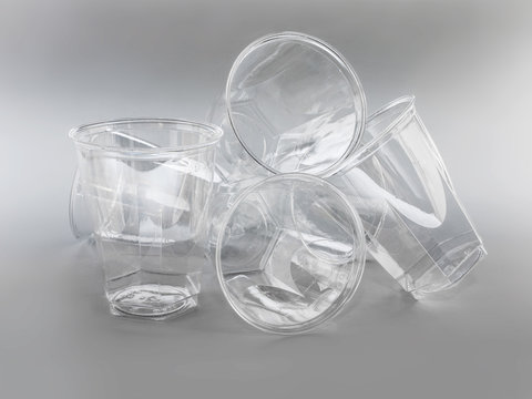 Plastikbecher