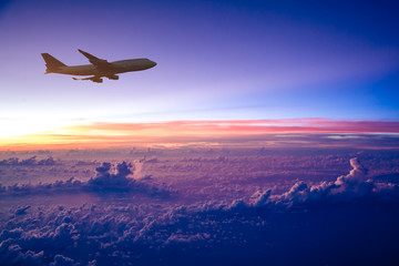 Airplane in the sky at sunrise - obrazy, fototapety, plakaty
