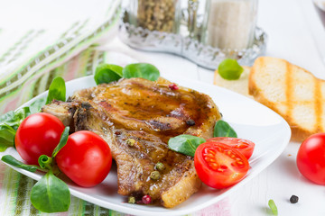 Grilled meat with tomato