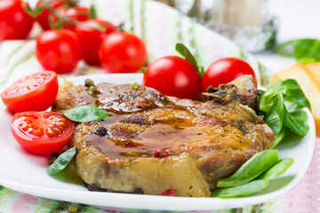 Grilled meat with tomato