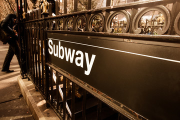 Obraz premium Wejście do metra w stylu vintage, Nowy Jork