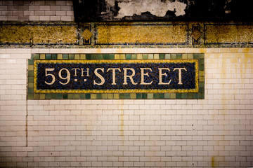 Naklejka premium Ściana metra w stylu vintage, 59th Street, Nowy Jork