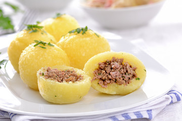 Gefüllte Kartoffelknödel