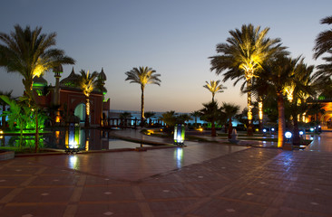 Night minaret in Leila wa Leila © ganchclub