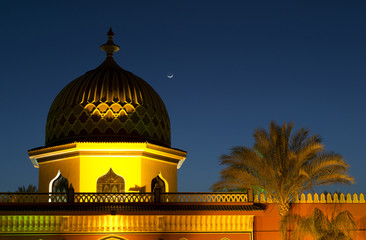 Obraz premium Night minaret under the moon