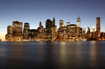 Fototapeta na wymiar Twilight as the sun sets over Lower Manhattan. New York City