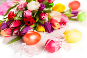 Fototapeta na wymiar spring tulips and easter eggs