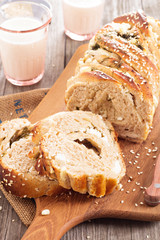 Bread with herbs and cheese