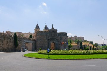 Fototapeta premium Puerta Nueva de Bisagra in the historic city of Toledo in Spain