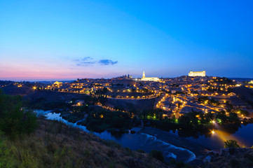 Obraz premium Night view of the historic city of Toledo in Spain