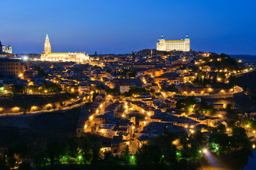 Night view of the historic city of Toledo in Spain - obrazy, fototapety, plakaty