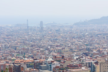Naklejka premium Cityscape widok z parku Guell w Barcelonie, Hiszpania