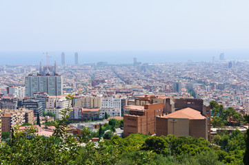Obraz premium Cityscape view from the Park Guell in Barcelona, Spain