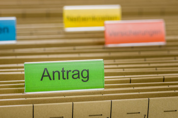 Hängemappen mit der Beschriftung Antrag