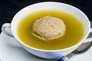 Leberknödelsuppe
