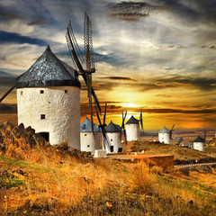 Plakaty  Hiszpania, Consuegra. wiatraki o zachodzie słońca,