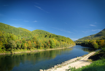 Fototapeta na wymiar rzeka Drina