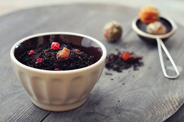 Dry tea with dried berries