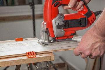A Craftsman is sawing a Laminate panel. - 60559059