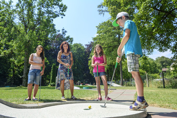 Beim Minigolf