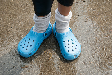 blue clogs slipppers