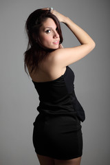 Fototapeta premium Ritratto di ragazza con vestito nero