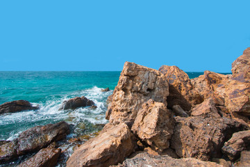 Fototapeta na wymiar beach with rocks