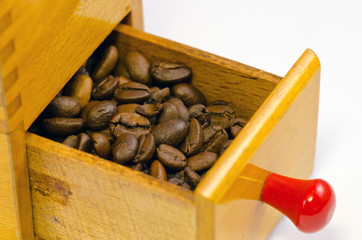 Schublade einer Kaffeemühle