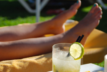 CÓCTEL. VERANO. VACACIONES. PISCINA