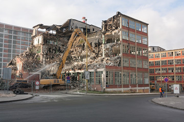 demolition of a building - 60581442