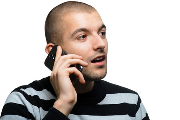 junger Mann beim telefonieren