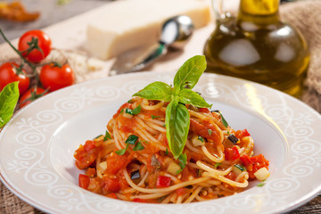 Whole Wheat Spaghetti with Tomato Sauce