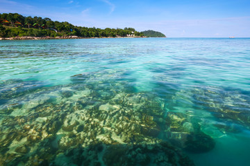 Fototapeta na wymiar Crystal clear sea at tropical island