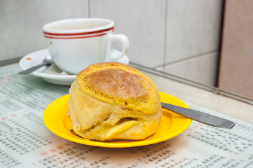 Fototapeta premium Classic pineapple bun served at Hong Kong cafe