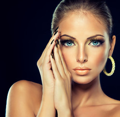 Fototapeta na wymiar model with the Golden makeup and metal nails.