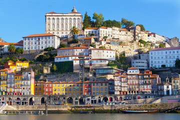 Fototapeta na wymiar View of the embankment , Ribeyr, Porto, Portugal