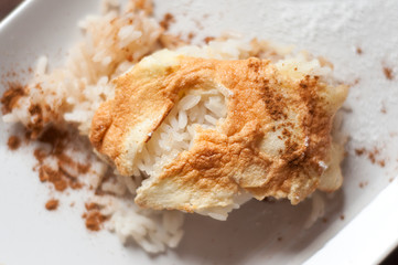 Milk rice with cinnamon and applesauce