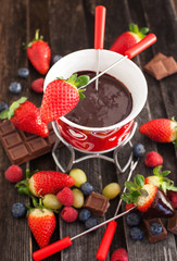 Chocolate fondue with fresh berries