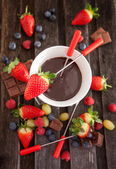 Chocolate fondue with fresh berries