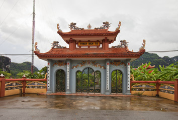 Fototapeta premium Thach Bich temple. Van Lam village, Vietnam