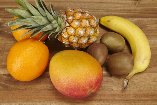 Multivitamin - Mango, Orangen, Ananas, Kiwi und Banane