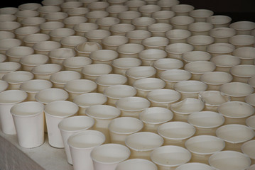 Obraz premium paper cups arranged on a table