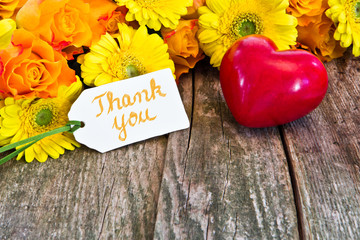 Blumenstrauß, Herz, Anhänger auf Holz, Thank you © Sonja Calovini