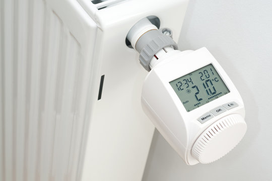Elektronischer Heizungsthermostat  in der Heizphase
