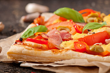 Pizza with ham, pepper and olives