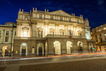 Fototapeta na wymiar La Scala w nocy