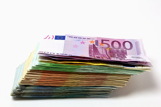 Geldstapel aus 20, 50, 100, 500 Euro