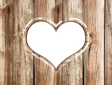 Herz weiss freigestellt Holzwand