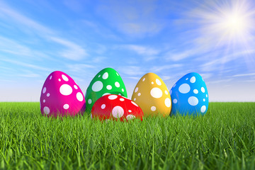 3D - Fünf Ostereier In Grüner Wiese (I)