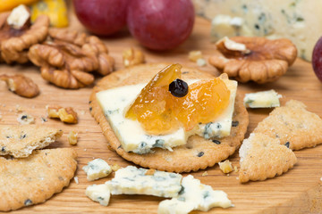crackers with blue cheese and apple jam, nuts and grapes